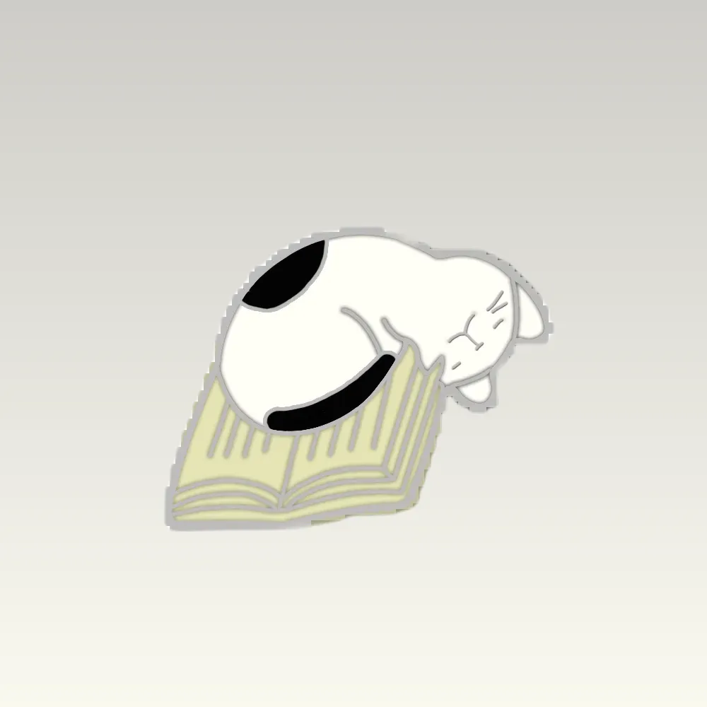 Découvrez le Pin's Animaux - Chat de Bibliothèque, un accessoire unique pour les amoureux des chats. Ajoutez une touche de charme à votre collection en l'achetant dès maintenant !