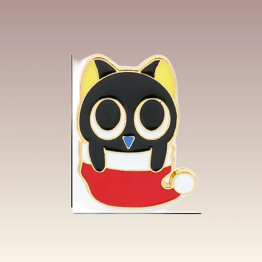 Découvrez notre Pin's Animaux - Chat de Noël, un accessoire incontournable pour ajouter une touche festive à votre tenue. Achetez-le dès maintenant et faites briller votre style !