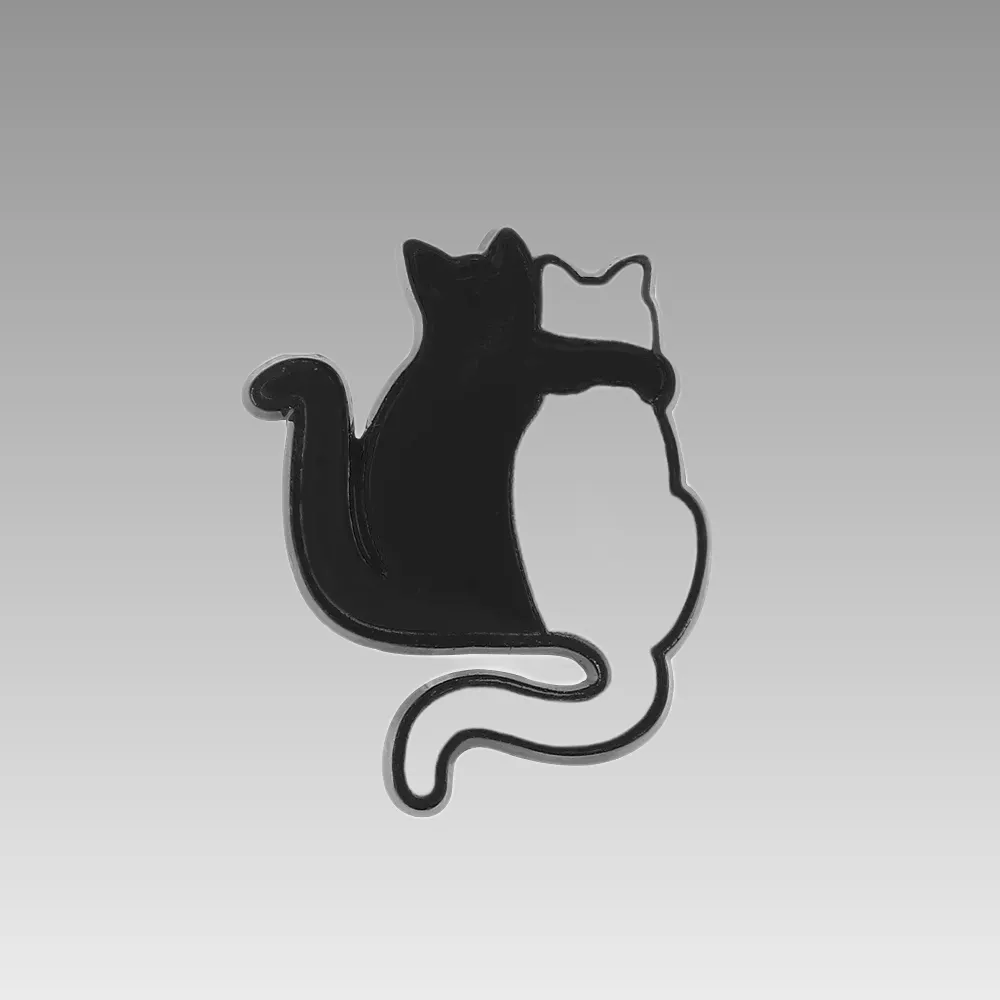 Découvrez le Pin's Animaux - Couple Cat #2, l'accessoire parfait pour les amoureux des félins ! Achetez-le maintenant pour ajouter une touche unique à votre collection.