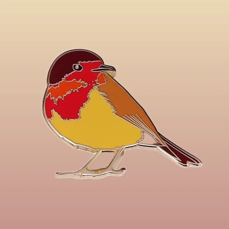 Découvrez le Pin's Animaux - Oiseau d'Automne, l'accessoire idéal pour embellir vos tenues. Commandez-le dès maintenant et affichez votre style unique !