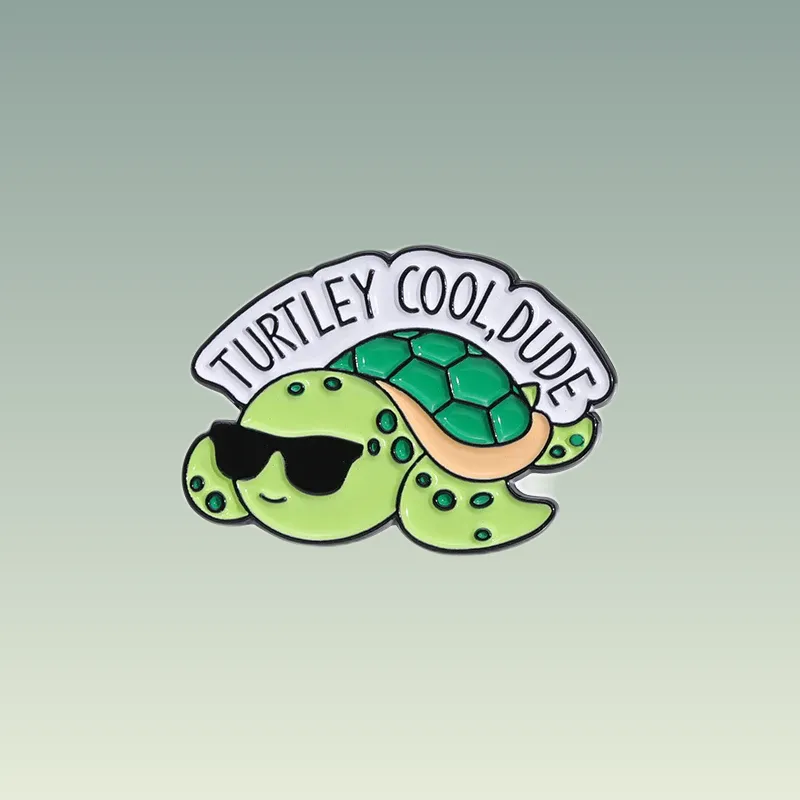 Découvrez le Pin's Animaux - Turtle Dude, un accessoire tendance à ne pas manquer pour les amoureux des animaux. Achetez-le dès maintenant pour ajouter une touche originale à votre style !