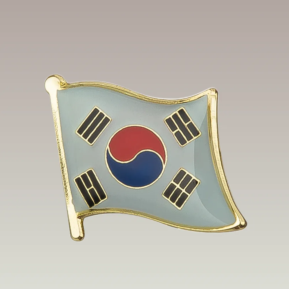 Achetez le Pin's Drapeau - Corée du Sud pour afficher fièrement vos couleurs ou pour offrir en cadeau. Découvrez notre sélection maintenant !