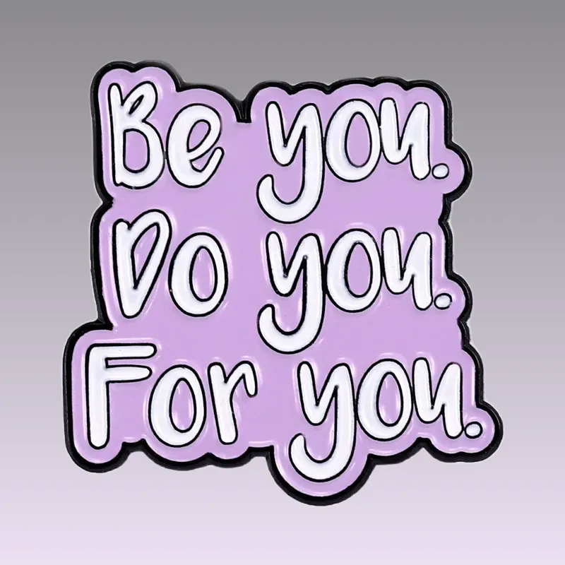 Découvrez nos pins Féministe - You, l'accessoire parfait pour afficher vos convictions et soutenir l'égalité. Achetez dès maintenant et engagez-vous avec style !