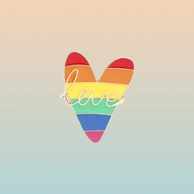 Découvrez les pins LGBT - Pride Cœur #5 pour afficher votre soutien avec style. Achetez maintenant et montrez votre fierté !