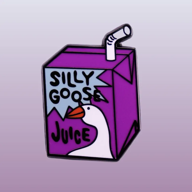 Découvrez Pin's Original - Silly Goose Juice, la boisson ludique parfaite pour vos soirées. Achetez maintenant et savourez une expérience rafraîchissante!