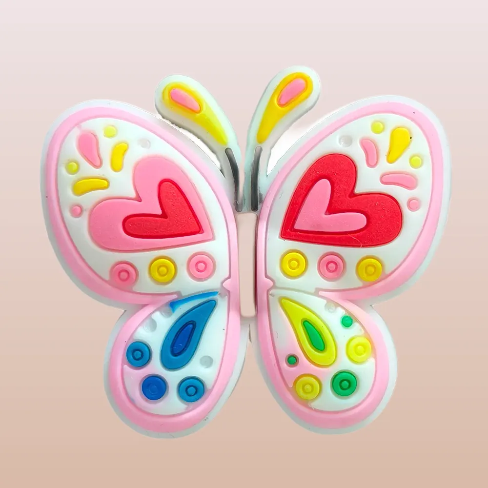 Découvrez nos pin's pour Crocs - Papillon Arc-En-Ciel, l'accessoire parfait pour personnaliser vos chaussures. Achetez maintenant et ajoutez une touche colorée à votre style !