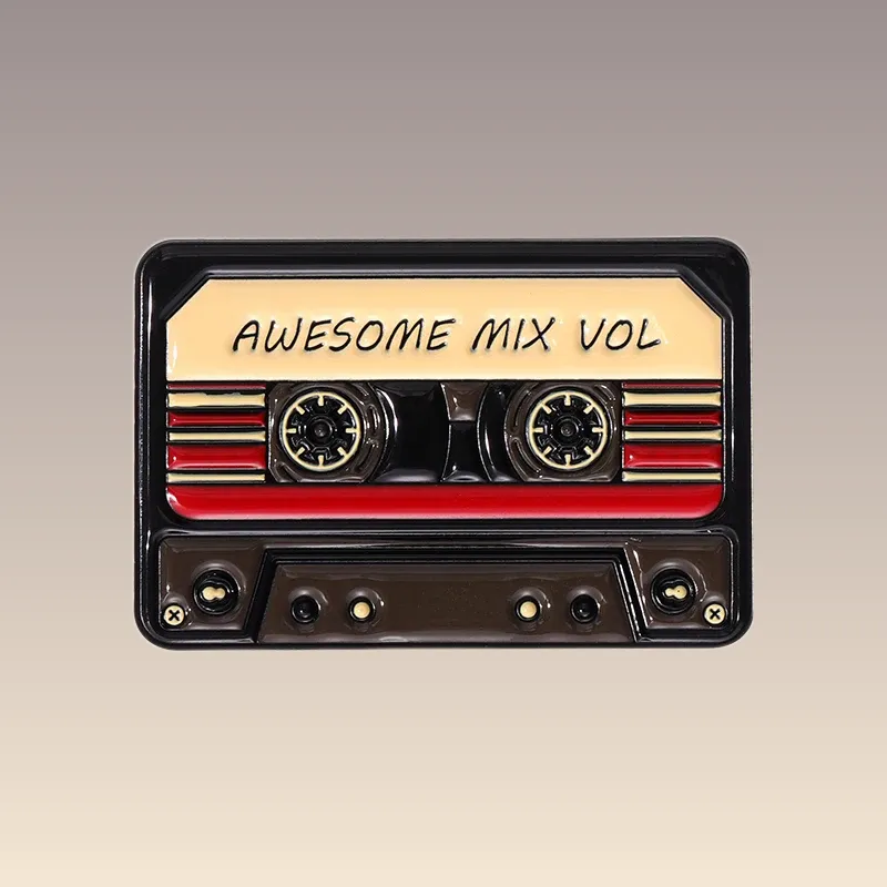 Découvrez nos pins Vintage - Cassette Retro Awesome Mix, l'accessoire parfait pour ajouter une touche rétro à votre style. Commandez maintenant et revivez l’esprit des années 80 avec ces superbes broches !