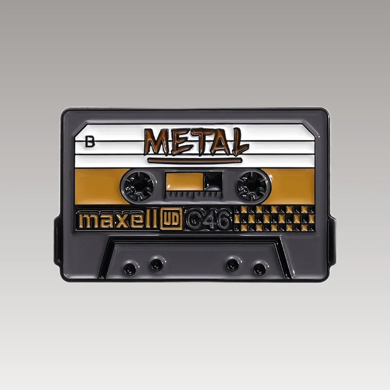 Découvrez nos pins Vintage - Cassette Retro Maxwell, un accessoire incontournable pour les passionnés de musique rétro. Achetez maintenant et ajoutez une touche nostalgique à votre collection!