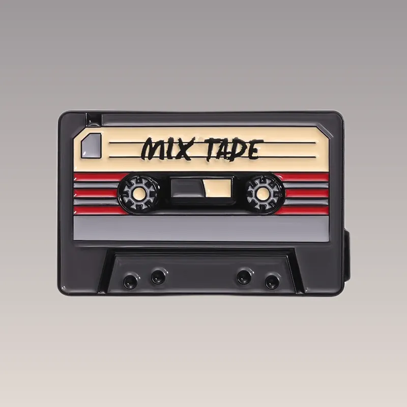 Découvrez nos pins Vintage - Cassette Retro MIX TAPE, l'accessoire parfait pour affirmer votre style rétro ! Achetez maintenant et ajoutez une touche nostalgique à votre collection.