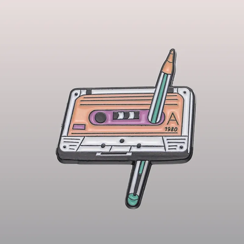 Découvrez nos pins Vintage - Pencil uniques pour ajouter une touche rétro à votre collection. Achetez maintenant et faites-vous plaisir !